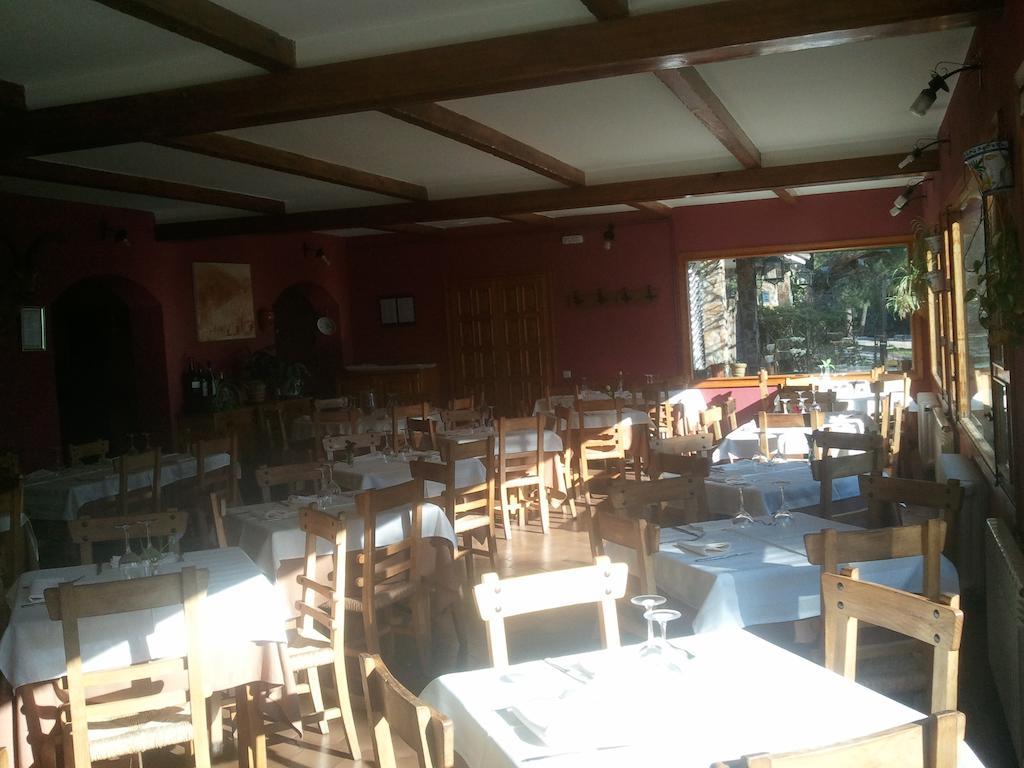 Hostal-Restaurante Fogon De Gredos Guisando Exterior foto